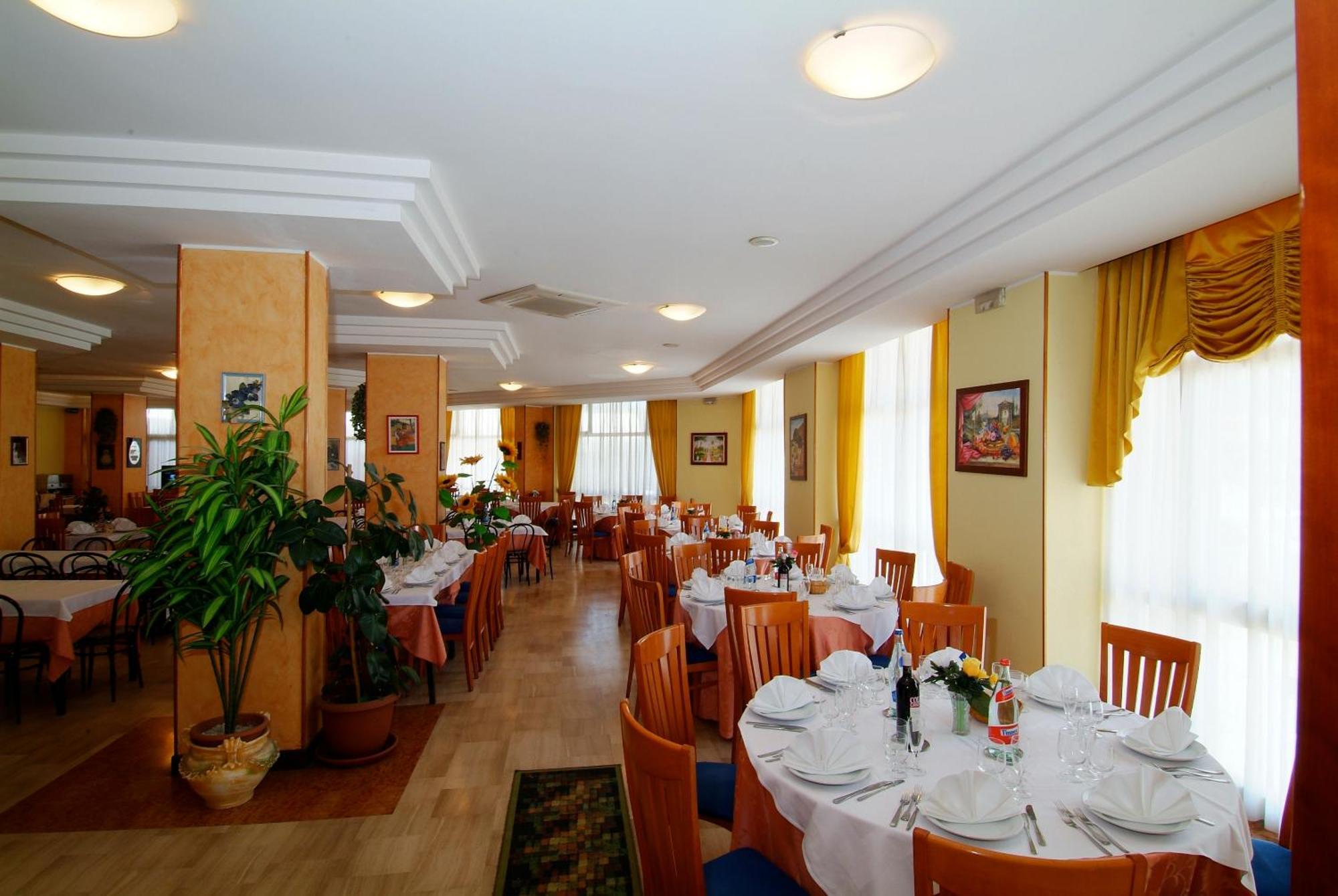 Grand Eurhotel Montesilvano Marina Dış mekan fotoğraf